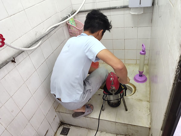 南昌肥皂掉到馬桶里把馬桶堵住了怎么辦？馬桶堵住了怎么辦